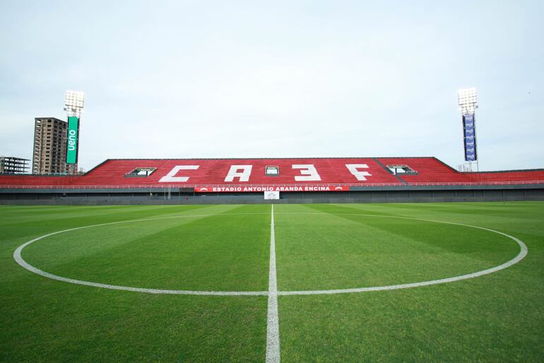 El estadio Antonio Aranda Encina espera por el debut de Paraguay en las Eliminatorias Sudamericanas al Mundial 2026.