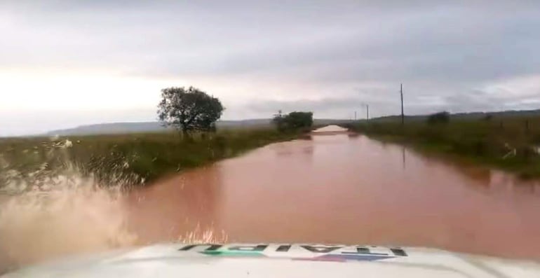 Los caminos rurales que unen al distrito de María Antonia con Quyquyhó y Mbuyapey están intransitables.