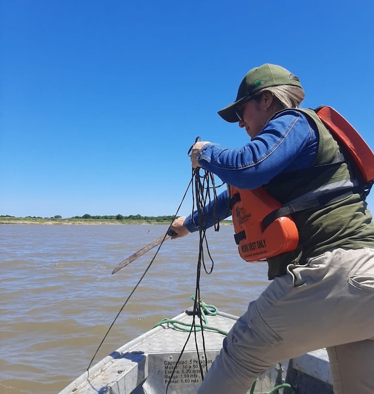 Fiscalizadores del Mades realizan verificación y control en aguas del río Paraguay y Paraná, como también en campamentos pesqueros, pescaderías y rutas por la veda pesquera.