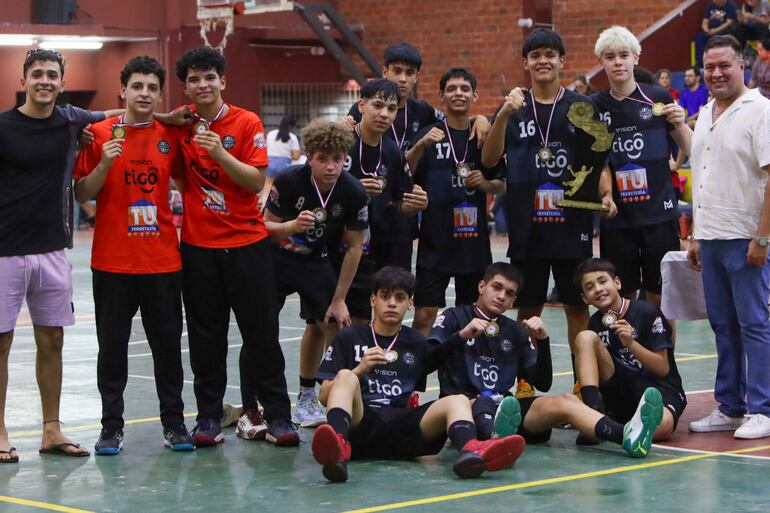 Los olimpistas U14 derrotaron a Luque y gritaron campeón. 
