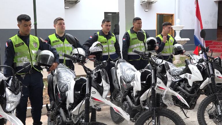 Los efectivos policiales de la Comisaría 1ª de San Lorenzo agradecieron a los vecinos por el esfuerzo realizado, al destinar su recaudación a la compra de motos.