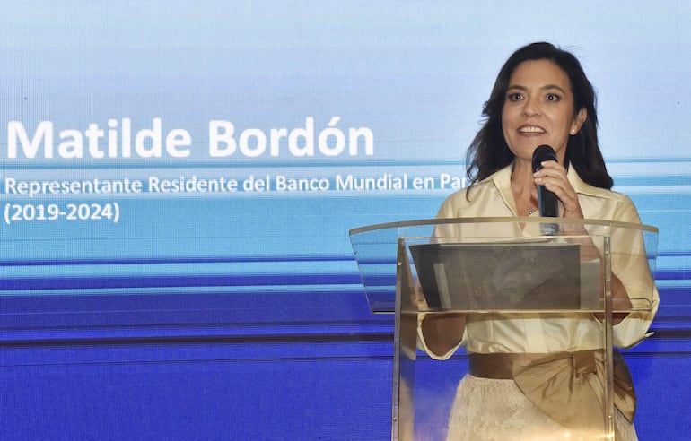 Cóctel de despedida en honor e la señora Matilde Bordón, representante residente del Banco Mundial. Gran Hotel del Paraguay. Economia
Heber Carballo 06 de junio de 2024