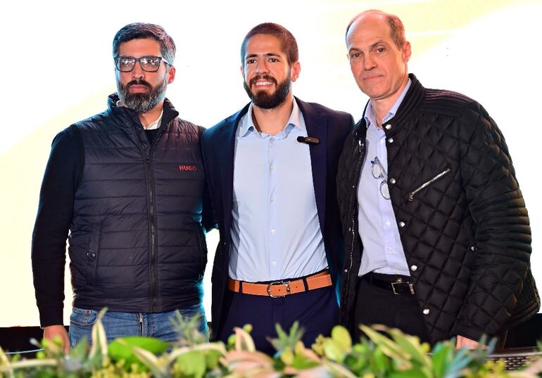 Cipriano Saenz, Andrés Kemper y Jorge Mendelzon.