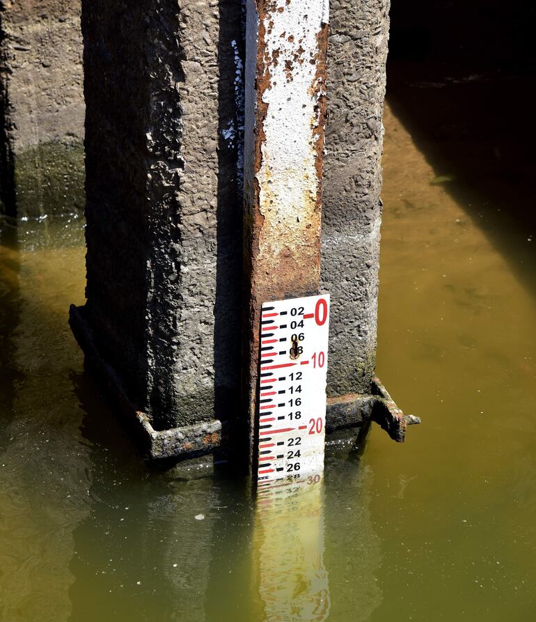 Entre -0,26 y -0,28 metros ascilaba ayer la marca hidrométrica del río Paraguay, bajo el muelle del Puerto de Asunción.