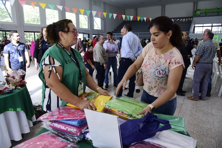 El objetivo del programa “Mujeres líderes de negocios”es alcanzar inicialmente a más de 1.000 mujeres. ABC Color.