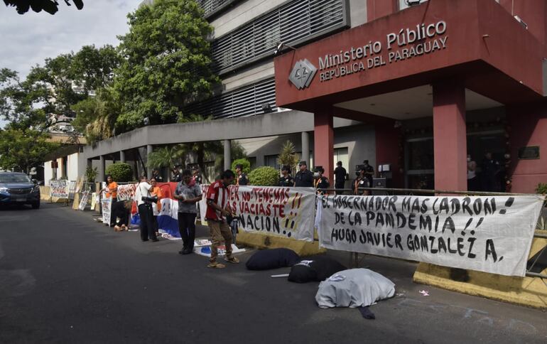 Una de las tantas manifestaciones que se realizan casi a diario exigiendo al Ministerio Público acciones penales contra políticos acusados de corrupción pública, especialmente, del sector cartista.