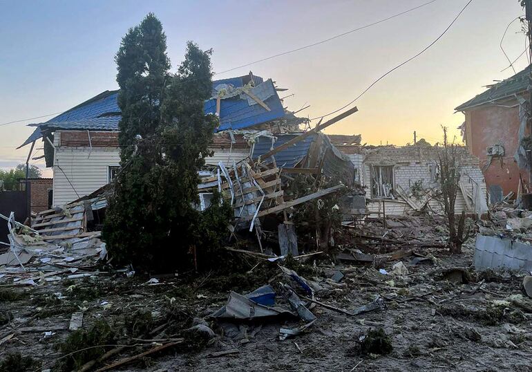 Esta fotografía publicada por el gobernador de la región de Kursk, Alexei Smirnov, en su canal de Telegram muestra los daños en la ciudad de Sudzha el 6 de agosto de 2024, causados ​​por los bombardeos de las fuerzas ucranianas en la región rusa de Kursk.