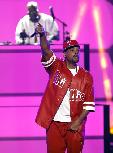 Will Smith durante su presentación en el homenaje de los Grammy a los 50 años del hip hop, el domingo en Inglewood, California.