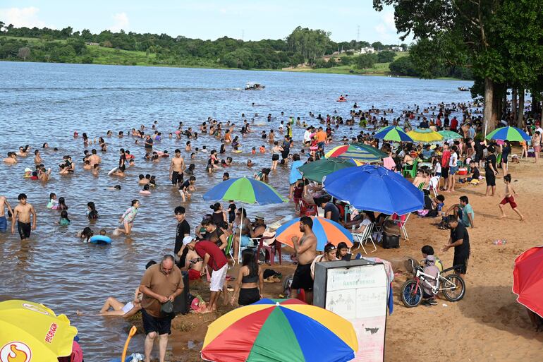 En los días de mucho de calor el lugar se llena de bañistas. 