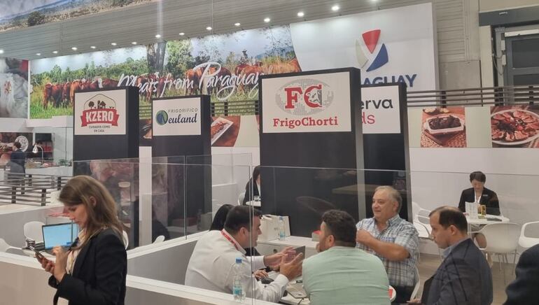 Uno de los cubículos del stand de Paraguay en Anuga, en la que se realizan las ruedas de negocios con las empresas compradoras.