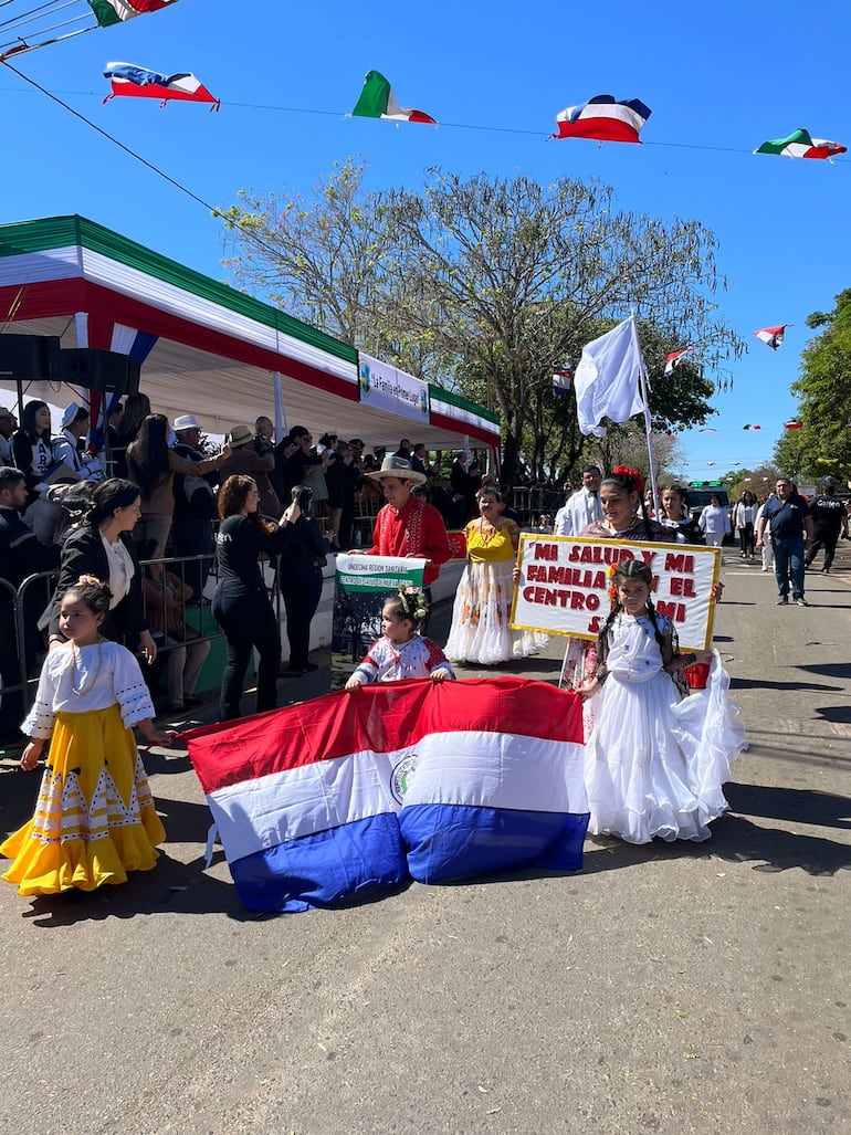 El desfile realizado en la localidad de Nueva Italia unió a todos los sectores de la sociedad.