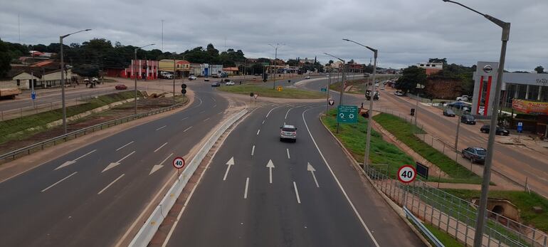 En este lugar se debía construir un viaducto, pero se hizo una rotonda. 