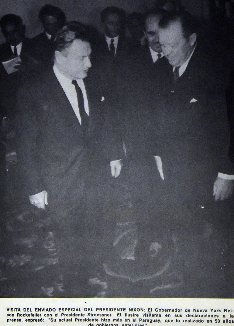 Nelson Rockefeller reunido con Alfredo Stroessner.