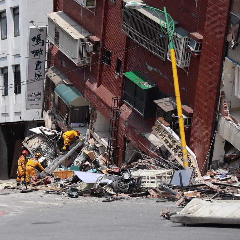 TAIPÉI, 03/04/2024.- Cerca de mil personas están atrapadas en las montañas del Parque nacional Taroko, en el condado de Hualien (sureste de Taiwán), como consecuencia del terremoto de 7,2 grados que sacudió este miércoles la costa este de la isla, informó la agencia estatal de noticias CNA. EFE/ Military News Agency? ROC SOLO USO EDITORIAL/SOLO DISPONIBLE PARA ILUSTRAR LA NOTICIA QUE ACOMPAÑA (CRÉDITO OBLIGATORIO)
