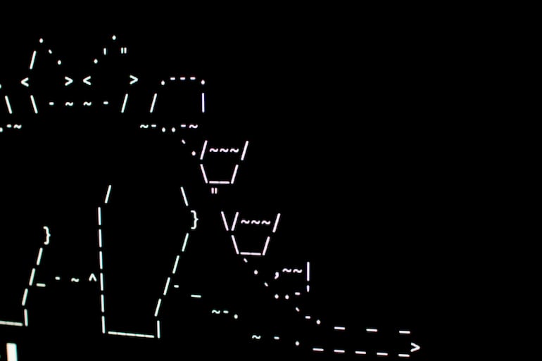 Arte digital a principios de los 80. Parte de un dinosaurio en arte ASCII.