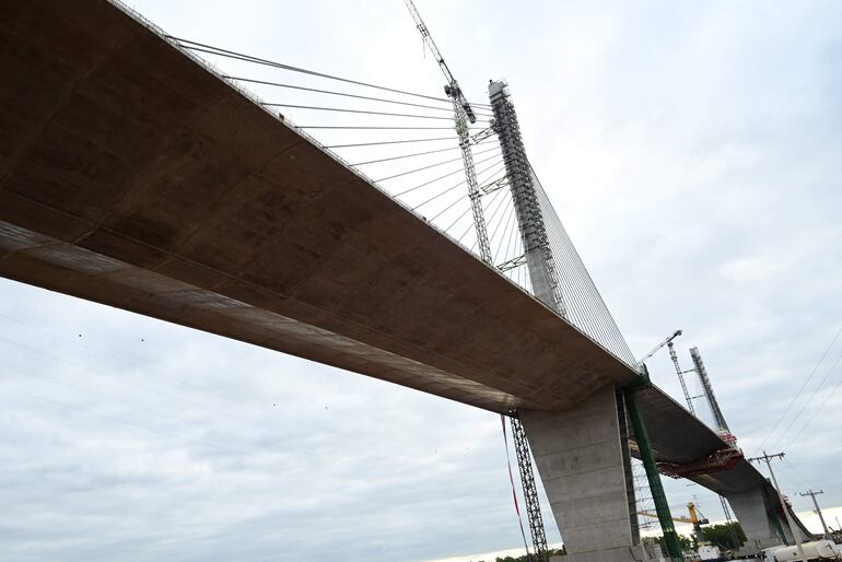 El puente Héroes del Chaco, una de las obras emblemáticas del MOPC. 