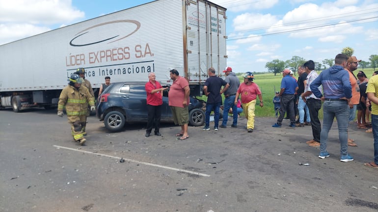 Así quedó un vehículo, con chapa paraguaya, tras un accidente en la Ruta Falcón-Clorinda.