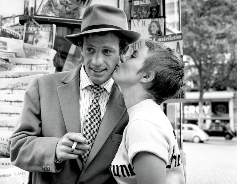 Jean-Paul Belmondo y Jean Seberg en À Bout de Souffle, de Jean-Luc Godard, 1959 (Fotografía: Raymond Cauchetier).