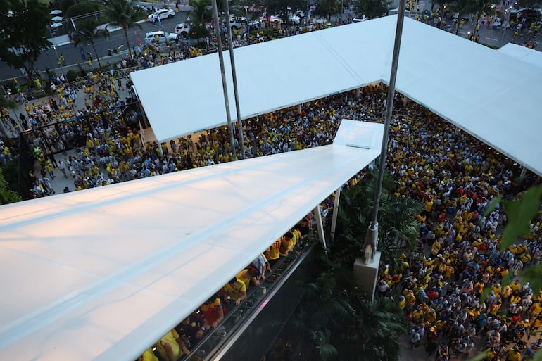 El ingreso al Hard Rock Stadium para la final de la Copa América 2024 fue desbordado por hinchas colombianos y argentinos, obligando al retraso del inicio del partido entre Argentina y Colombia. 