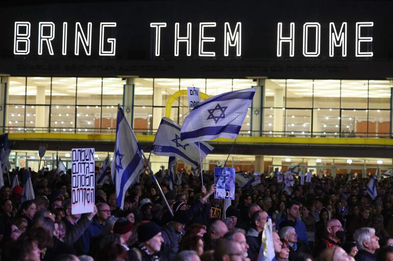 Manifestantes en contra de Netanyahu.
