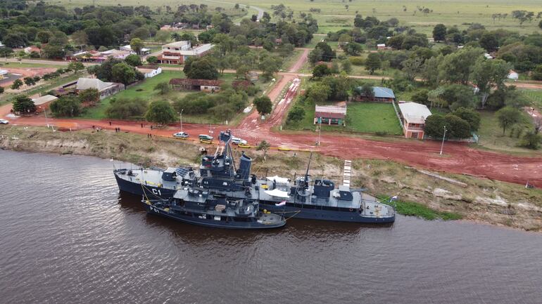 Imágenes del buque Cañonero "Paraguay", hoy en Puerto Rosario, luego de su primer viaje con propulsión propia en 55 años.