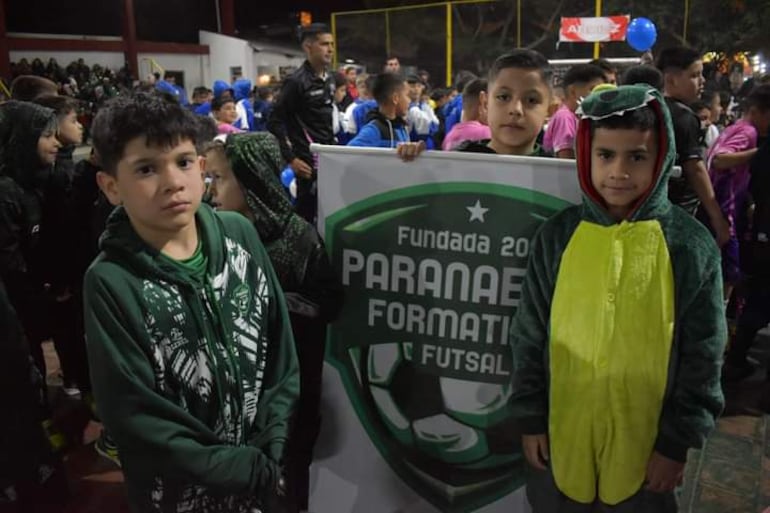 La delegación de la Federación Paranaense de Futsal FIFA en la categoría Sub 8 y Sub 10 quienes participaron del Campeonato nacional en la ciudad de Pilar.