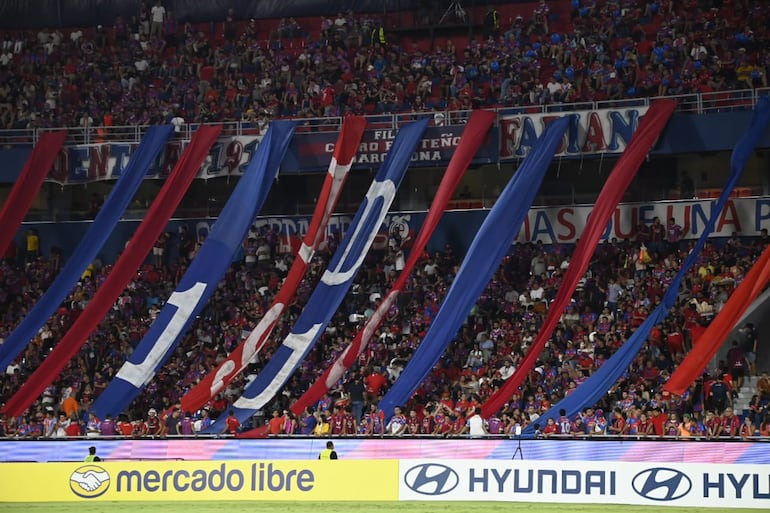 Los hinchas de Cerro Porteño van llegando a la Nueva Olla