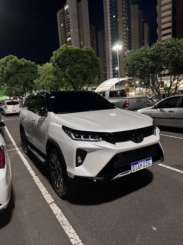 Camioneta Toyota Fortuner Diamond llevada por la mujer que se hizo pasar por esposa del propietario.