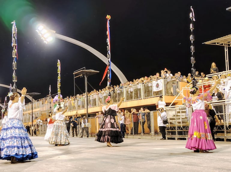 Encarnación: Primer desfile folclórico “Tradiciones en Movimiento” cautiva en la perla del Paraguay.