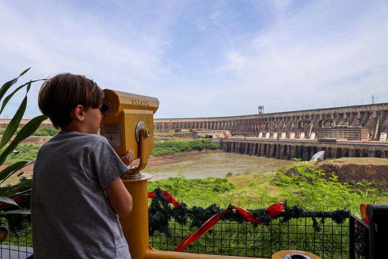 Con un récord de 655.694 visitantes en el Complejo Turístico Itaipú, lado paraguayo, cerró el año 2023, informaron desde la entidad.