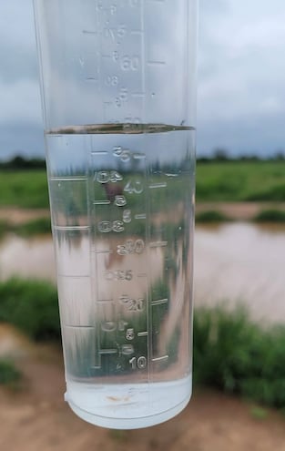 Registro de lluvia en una de las aldeas de Loma Plata.