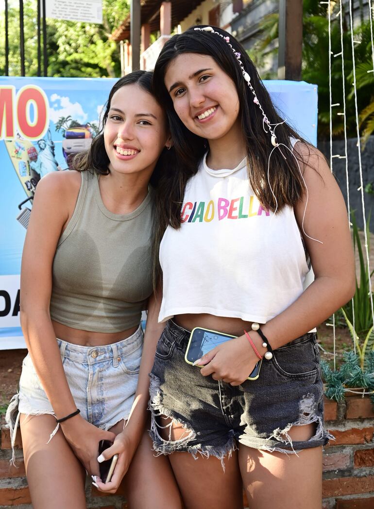 Agustina Olmedo y Nahir Zarza.