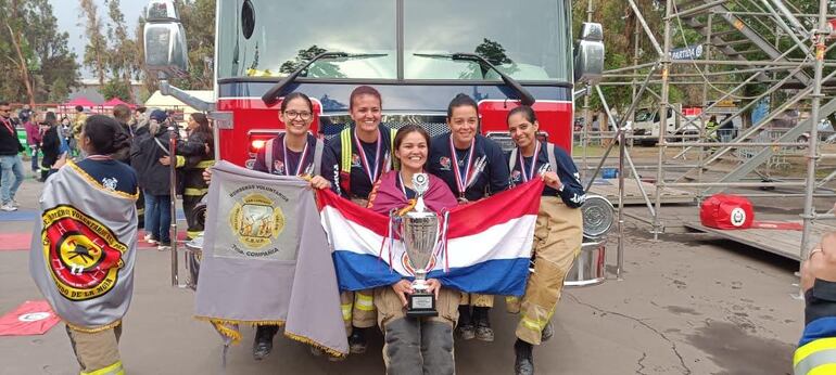 Bomberos paraguayos competirán en México y lanzan campaña para costear su viaje.