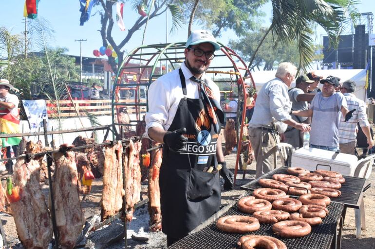 Más de 6.000 personas acudieron al festival gastronómico y artístico "Kure Luque Ara".