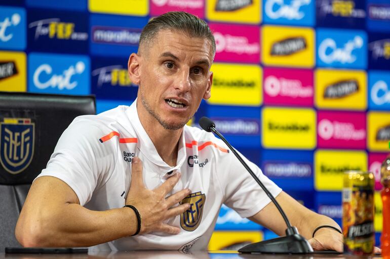 El argentino Sebastián Beccacece, entrenador de Ecuador, en una conferencia de prensa en la Casa de la Selección, en Quito, Ecuador.