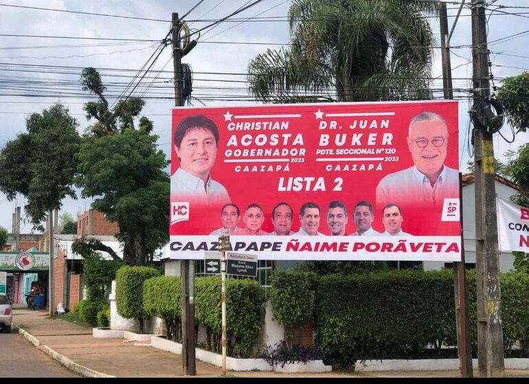 La propaganda electoral en la avenida principal de Caazapá.