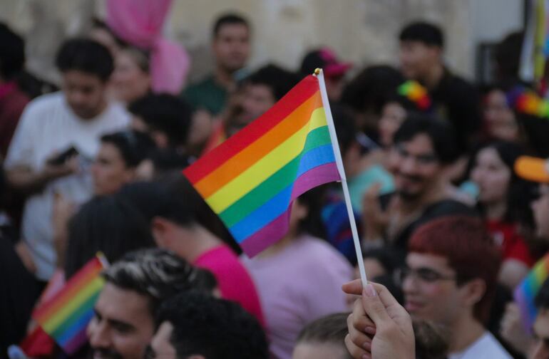Imágenes de la Marcha del Orgullo LGTBI el año pasado en Asunción. EFE/ Rubén Peña