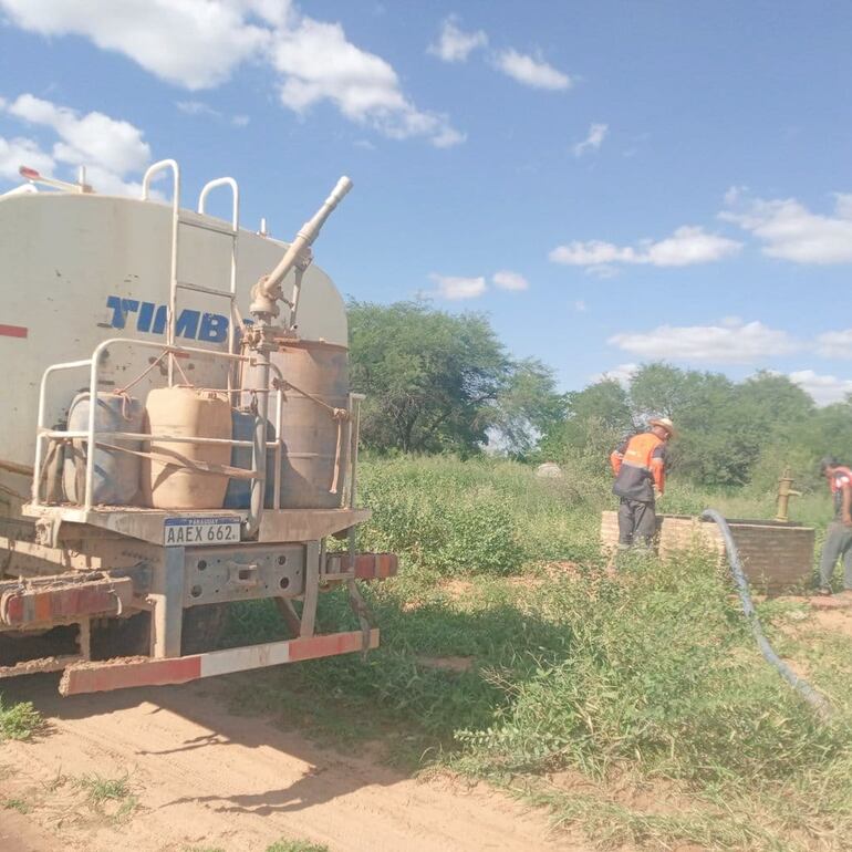 Esta asistencia estatal fue coordinada también con las autoridades locales y líderes comunitarios, quienes se encargaron de guiar al personal operativo de la institución para una rápida y efectiva distribución  del agua.