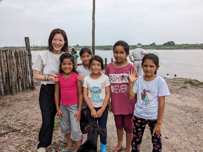 Los jóvenes formaron grupos con los niños y recorrieron la comunidad.