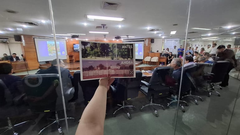 Vecinos se manifestaron contra la destrucción del bosque San Vicente.