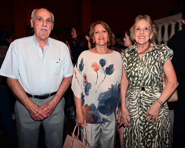 Alfonso Borgognon, Lupe Borgognon y Ana María Pederzani.