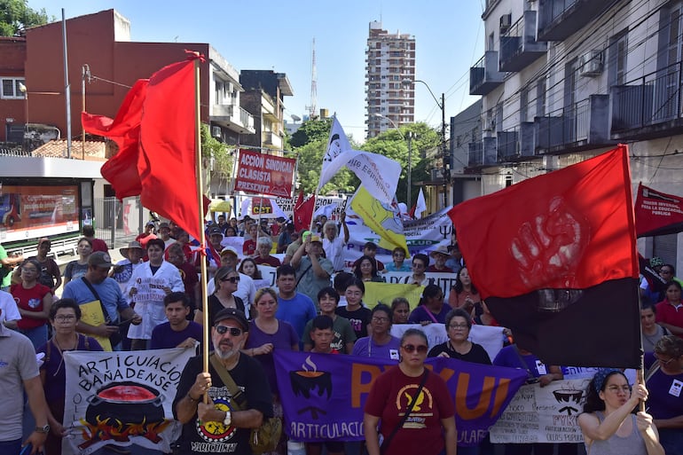 Imagen de archivo de una de las últimas protestas de organizaciones sindicales y sociales.