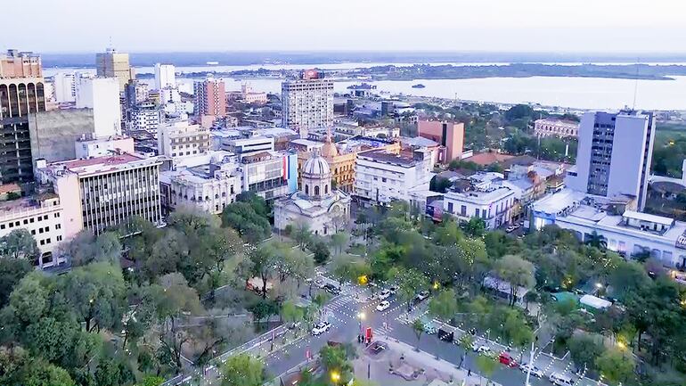 Vista aerea centro de la ciudad de Asuncion. En el centro el Panteon de Asuncion. Drone de Abc Tv Enrique Montti para politica
15 de agosto de 2023