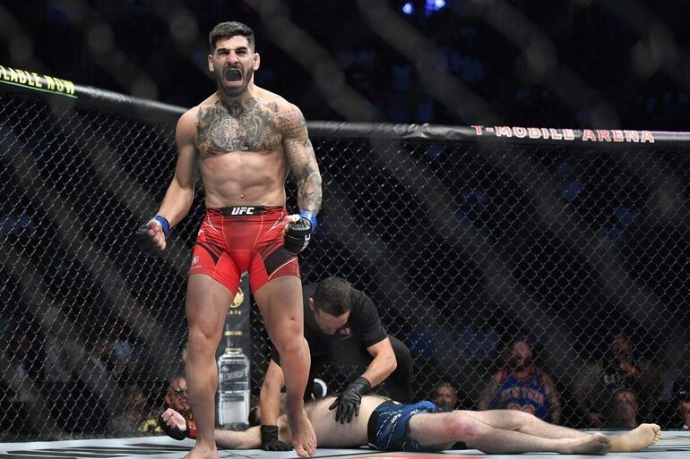 El  georgiano y español Ilia Topuria (27 años) espera rival en UFC