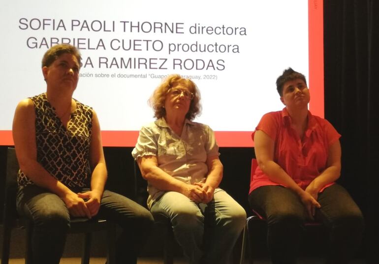 Sofía Paoli Thorne, Celsa Ramírez Rodas y Gabriela Cueto durante el encuentro celebrado en Cine de Barrio.