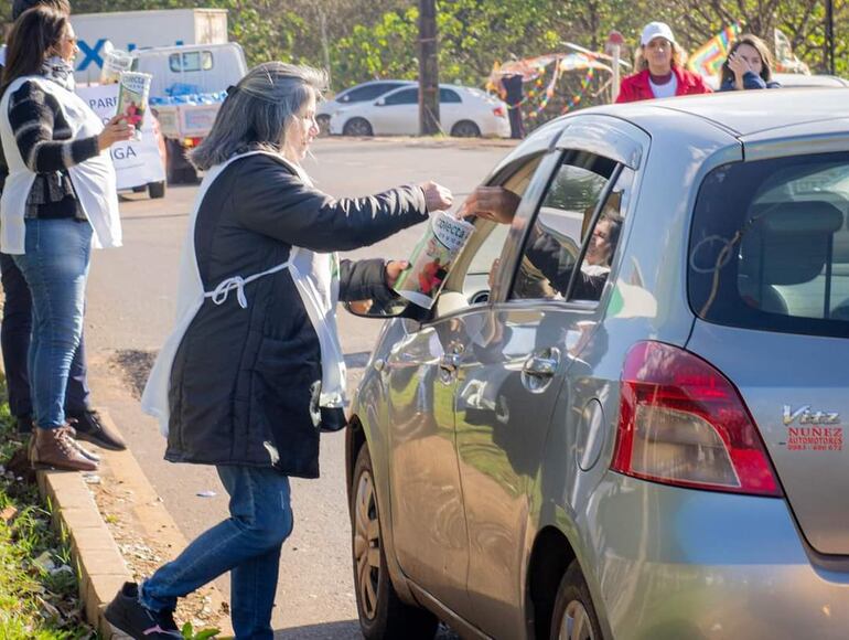 El principal punto de colecta es el Área 1, donde un grupo importante de voluntarios está apostado.