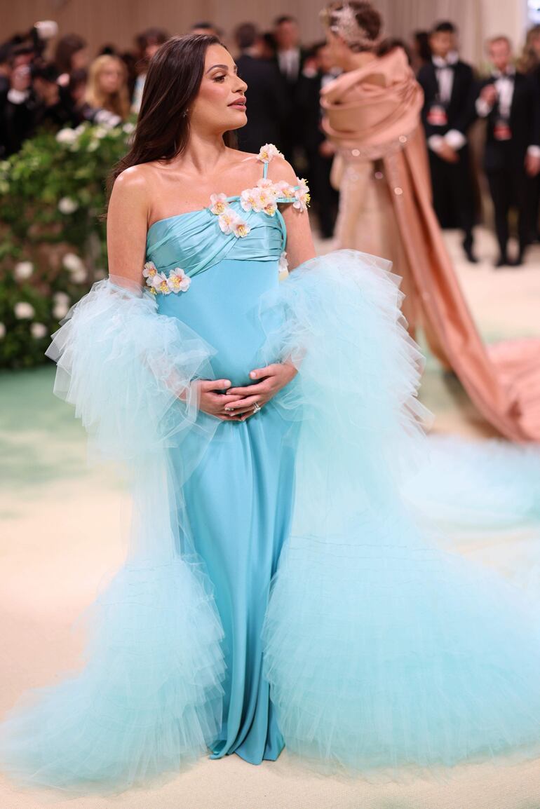 ¡Divina! Lea Michele en su paso por la alfombra verde de la Met Gala 2024. (EFE/EPA/JUSTIN LANE)
