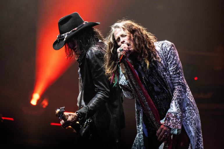 Joe Perry y Steven Tyler de Aerosmith durante un show en Filadelfia, Estados Unidos.