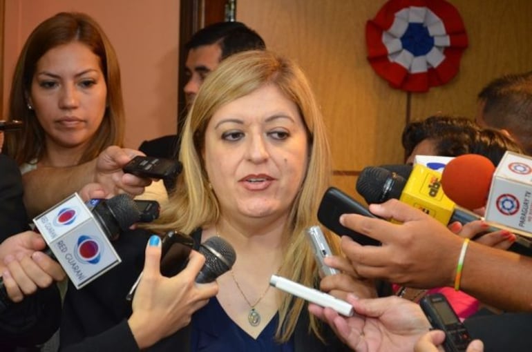 Sandra Quiñónez, fiscal general.