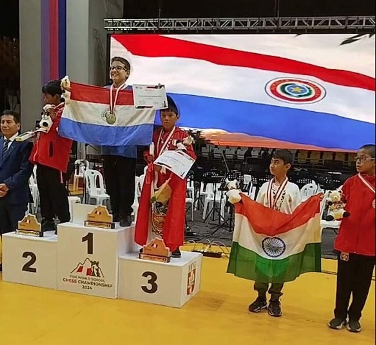 El paraguayo Enzo Viñales se consagró con dos títulos mundiales en la sub 11.